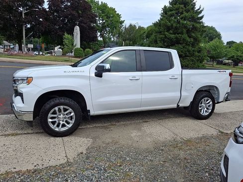 Certified 2024 Chevrolet Silverado 1500 LT AWD/4WD image 4