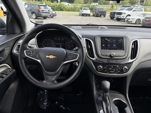 Used 2022 Chevrolet Equinox LS w/ Driver Confidence II Package AWD/4WD image 16