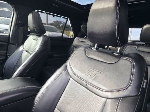 Used 2022 Ford Explorer ST w/ Equipment Group 401A image 12