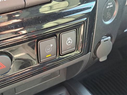 Used 2023 Nissan Titan PRO-4X w/ Pro-4x Convenience Package image 14