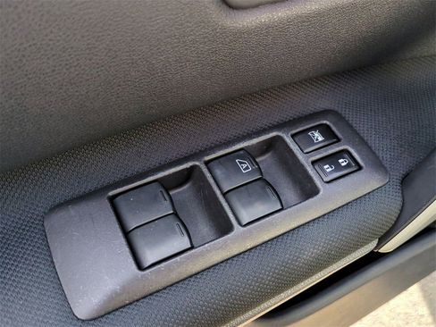 Used 2014 Nissan Rogue S w/ Convenience Package image 12