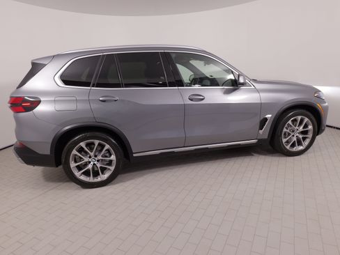 Used 2024 BMW X5 xDrive40i w/ Premium Package AWD/4WD image 11