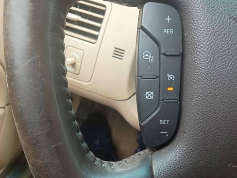 Used 2011 Buick Lucerne CXL w/ Driver Confidence Package FWD image 18