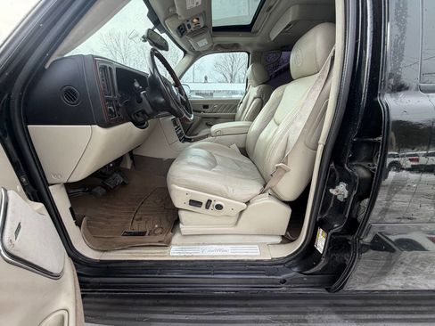 Used 2004 Cadillac Escalade ESV Platinum image 27