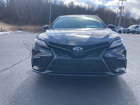 Used 2023 Toyota Camry SE image 2