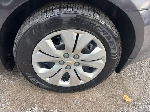 Used 2014 Chevrolet Cruze LS image 13