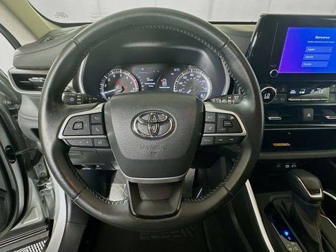 Used 2023 Toyota Highlander XLE FWD image 15