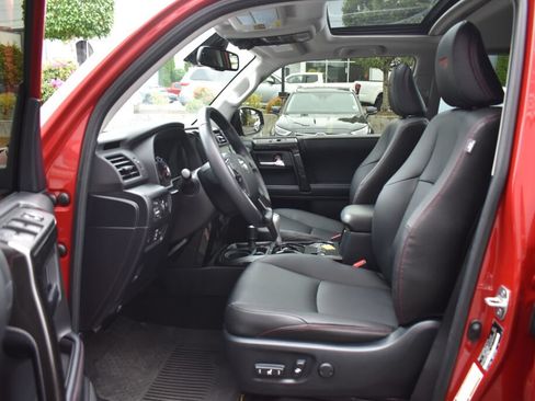 Certified 2024 Toyota 4Runner TRD Off-Road Premium w/ Off Road Premium Plus Package AWD/4WD image 18
