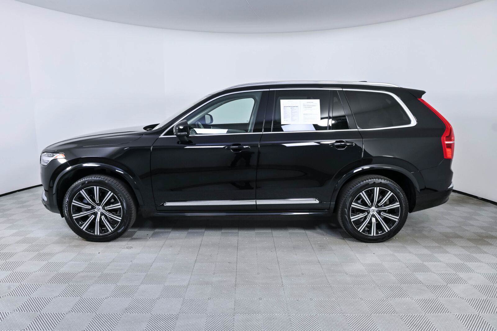 Used 2024 Volvo XC90 B5 Core w/ Climate Package AWD/4WD image 2