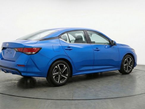 Used 2025 Nissan Sentra SV FWD image 9