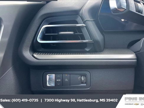 New 2026 Chevrolet Traverse LT w/ Driver Confidence Package FWD image 23