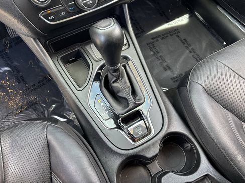 Used 2020 Jeep Cherokee Limited FWD image 23