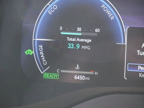 Used 2025 Toyota Sienna Platinum AWD/4WD image 32