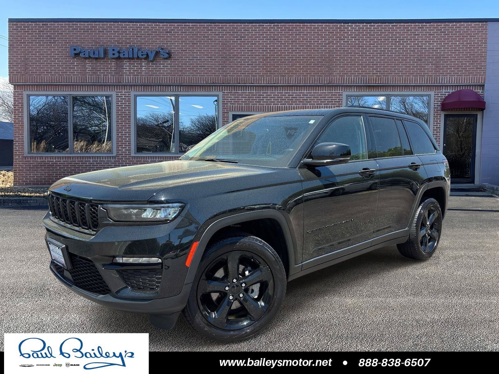 Used 2023 Jeep Grand Cherokee Limited w/ Black Appearance Package AWD/4WD image 1