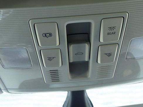 Used 2019 Volkswagen Jetta SE FWD image 25