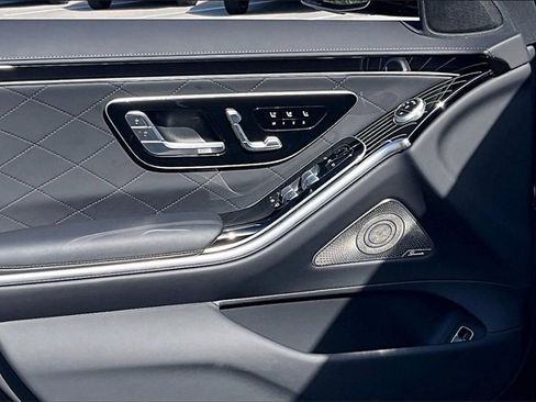 Used 2024 Mercedes-Benz S 580e 4MATIC Sedan image 17