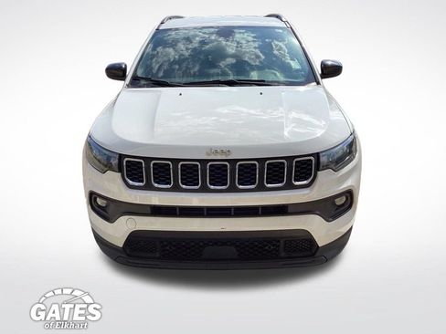 Used 2024 Jeep Compass Latitude AWD/4WD image 2