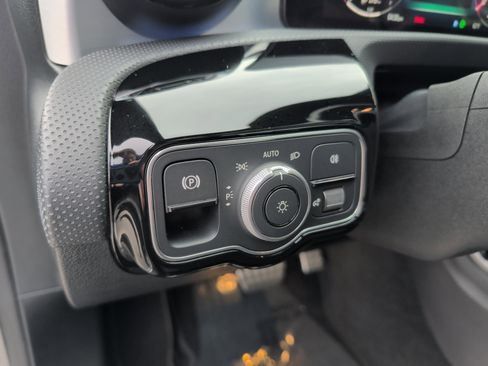 Used 2024 Mercedes-Benz CLA 250 image 13