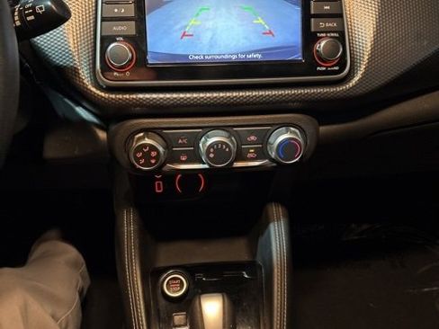 Certified 2018 Nissan Kicks S image 10