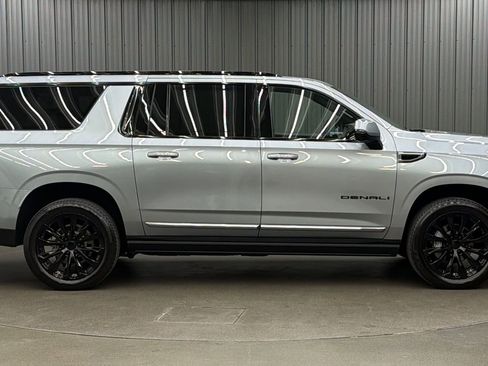 Used 2025 GMC Yukon XL Denali w/ Sun & Power Step Package image 6