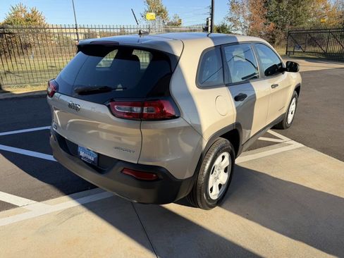 Used 2014 Jeep Cherokee Sport w/ Cold Weather Group image 6