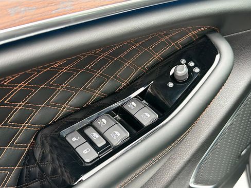 Used 2024 Jeep Grand Cherokee L Summit w/ High Altitude Package image 8