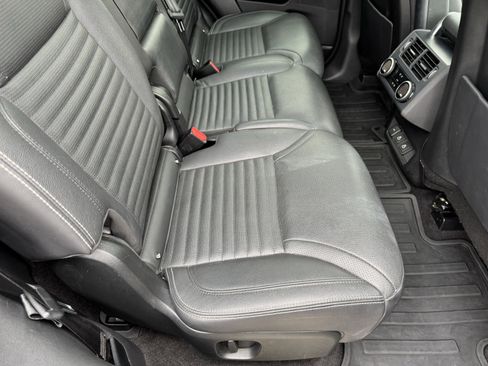 Used 2023 Land Rover Discovery S R-Dynamic image 37