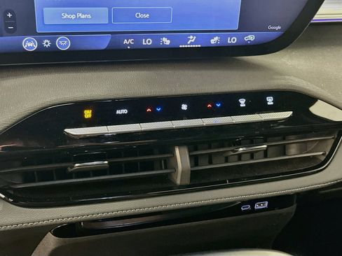 Used 2025 Buick Enclave Preferred AWD/4WD image 24