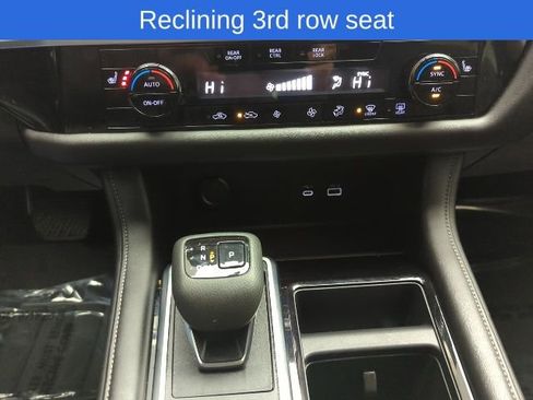 Used 2025 Nissan Pathfinder SV image 16