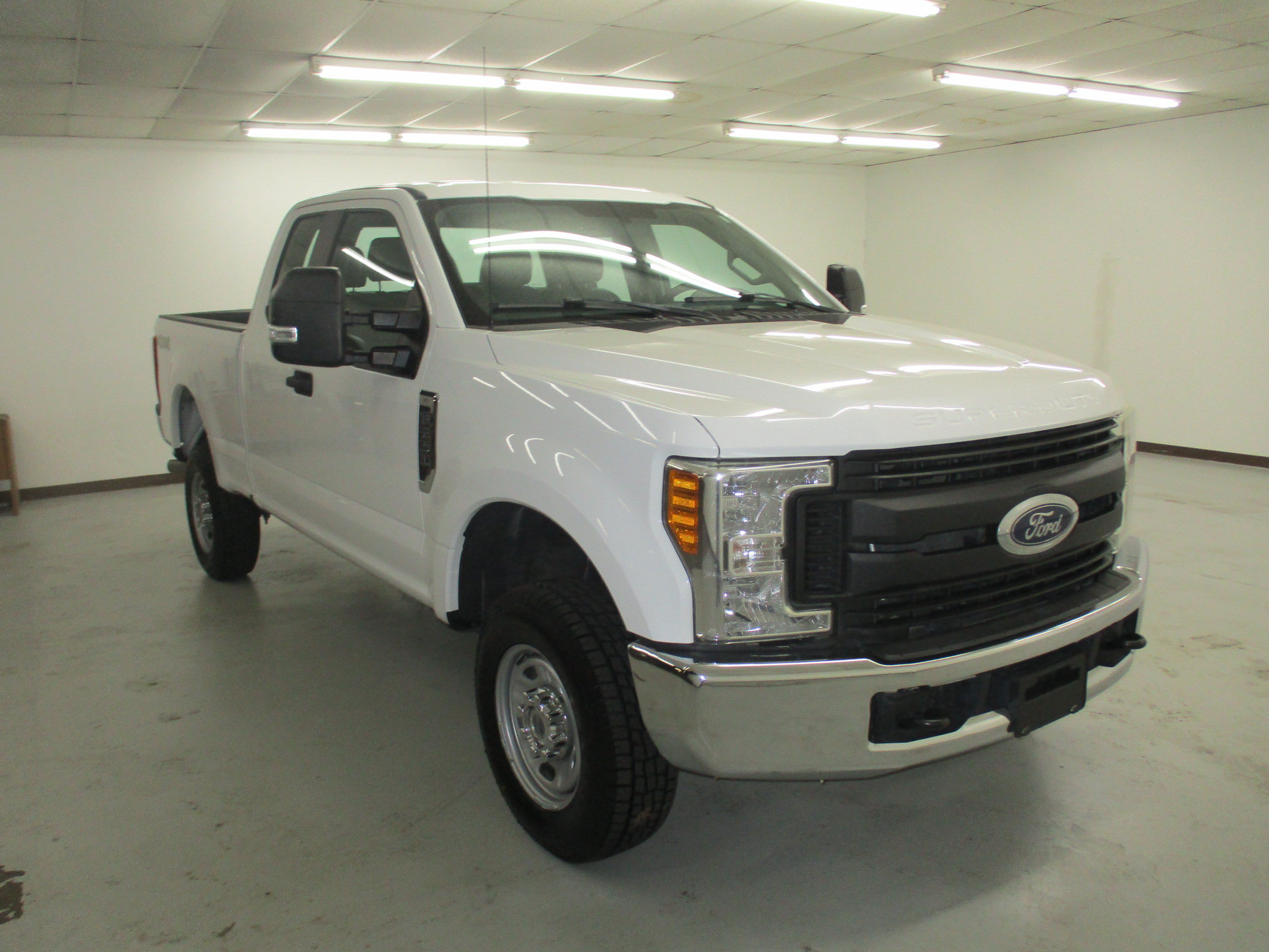Used 2017 Ford F250 XL w/ Power Equipment Group AWD/4WD image 1