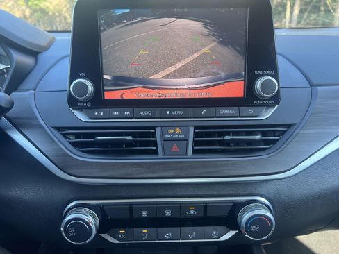 Used 2024 Nissan Altima 2.5 SV FWD image 5