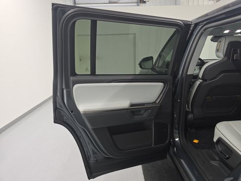 Used 2025 Rivian R1S Adventure AWD/4WD image 17