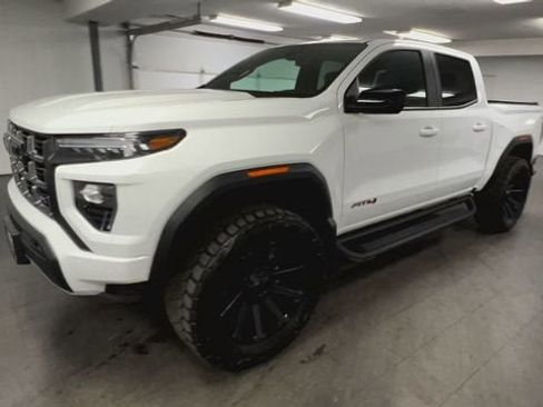 Used 2025 GMC Canyon AT4 image 4