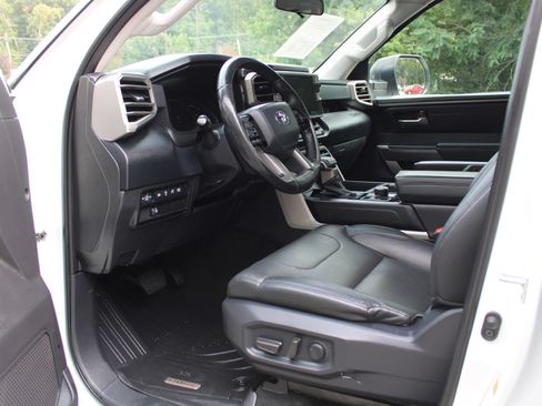 Used 2022 Toyota Tundra SR5 w/ SR5 Premium Package AWD/4WD image 19