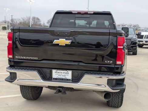 Used 2025 Chevrolet Silverado 2500 LTZ w/ LTZ Premium Texas Edition image 3