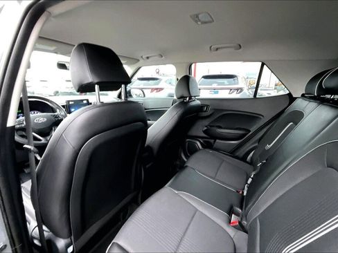 Certified 2022 Hyundai Venue Limited w/ Cargo Package image 16