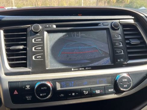 Used 2017 Toyota Highlander XLE image 25