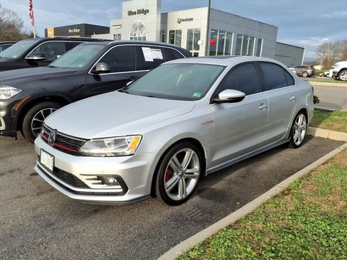 Used 2016 Volkswagen Jetta GLI SE image 12
