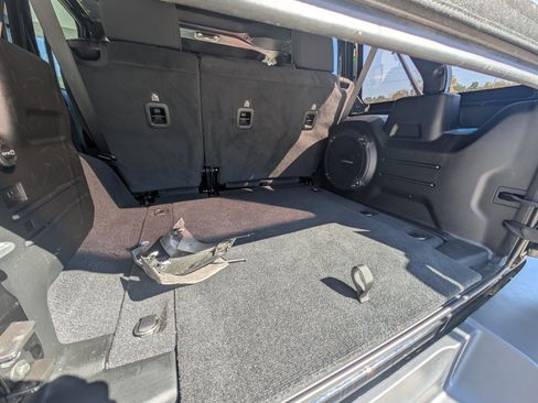 Used 2021 Jeep Wrangler Unlimited Rubicon w/ Xtreme Recon 35" Tire Package image 12