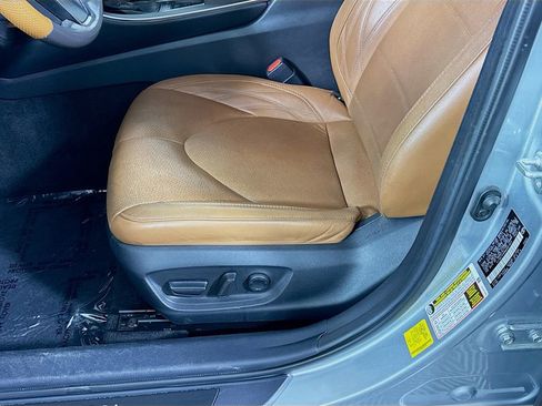 Used 2022 Toyota Avalon Limited w/ Advanced Safety Package FWD image 23