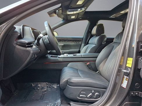 Used 2025 Genesis G90 3.5T AWD/4WD image 11