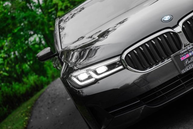 Used 2023 BMW 530i xDrive w/ Premium Package AWD/4WD image 3