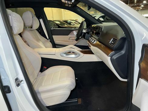 New 2025 Mercedes-Benz GLS 580 4MATIC image 11