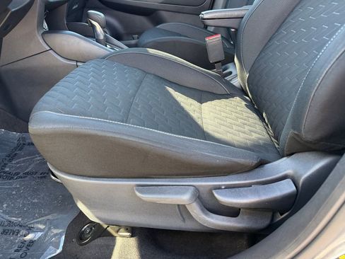 Used 2022 Nissan Kicks S image 16