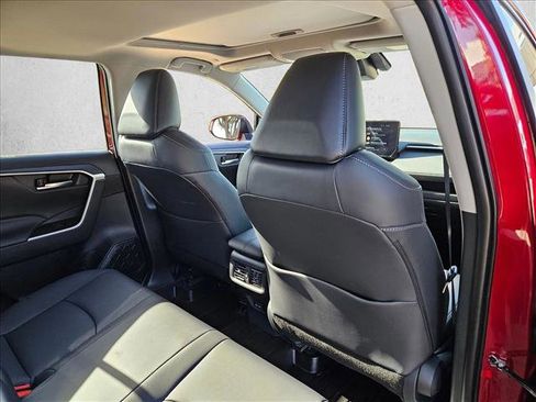 Used 2025 Toyota RAV4 XLE Premium image 22