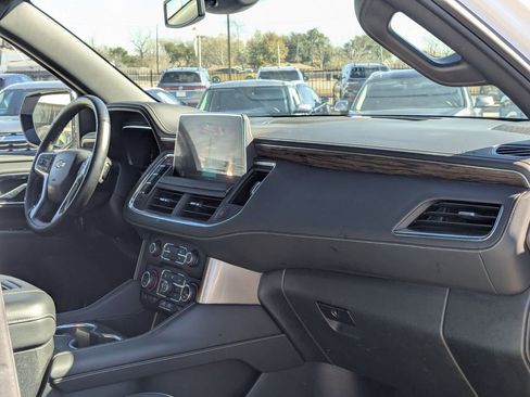 Used 2023 Chevrolet Suburban Premier image 31