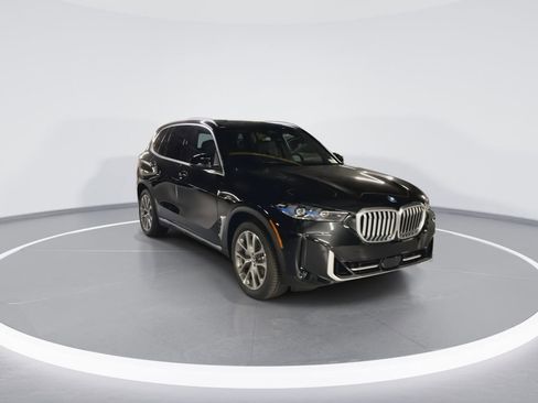 New 2026 BMW X5 xDrive50e image 2