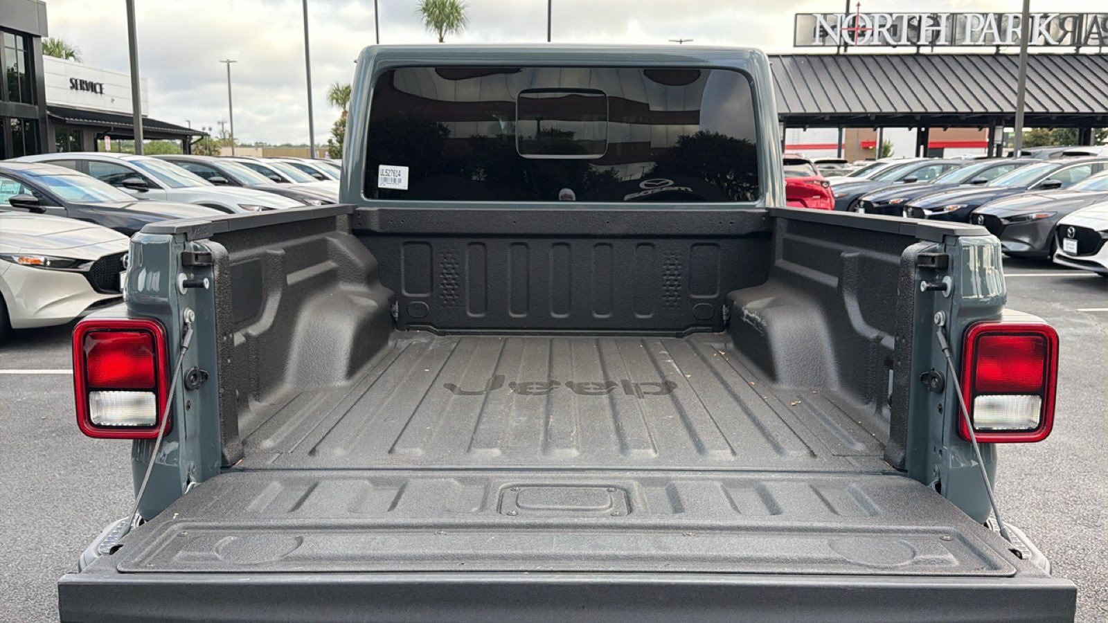 Used 2025 Jeep Gladiator Sport AWD/4WD image 27