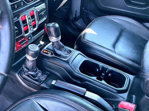 Used 2018 Jeep Wrangler Unlimited Rubicon AWD/4WD image 13
