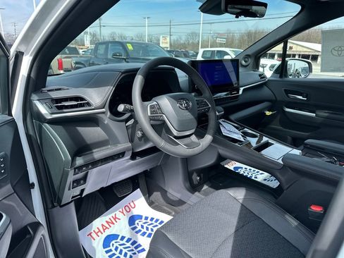New 2026 Toyota Sienna Limited image 9
